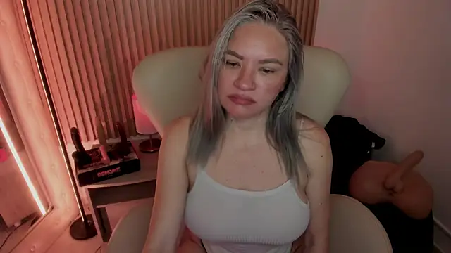 MarianL0ve online show from March 10, 10:37 am