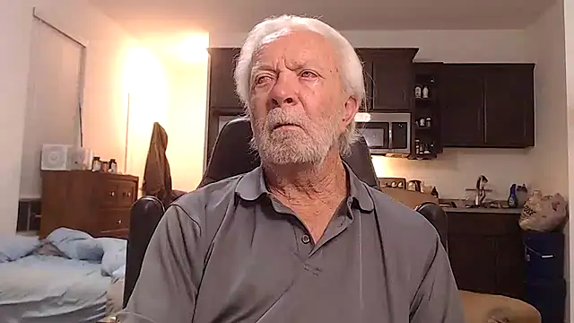 Snapshot of rockpoint69 chatting on June 19, 7:34 am rockpoint69 online show from June 19, 7:34 am