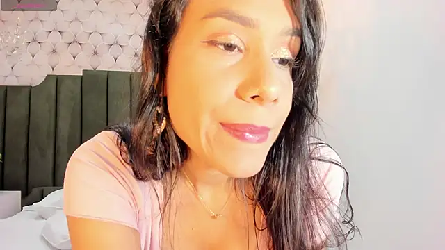 Snapshot of PilarJones_ chatting on February 3, 12:25 pm PilarJones online show from February 3, 12:25 pm