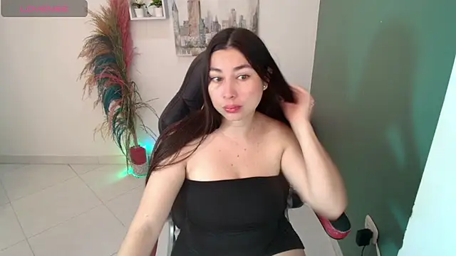 Snapshot of bella_99_ chatting on January 17, 12:10 pm bella 99 online show from January 17, 12:10 pm