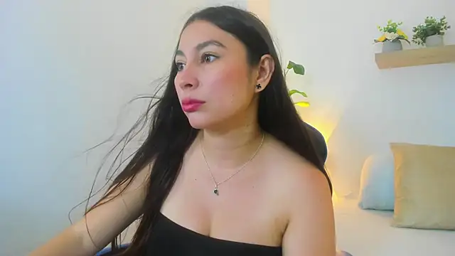 Snapshot of bella_99_ chatting on June 13, 11:41 am bella 99 online show from June 13, 11:41 am