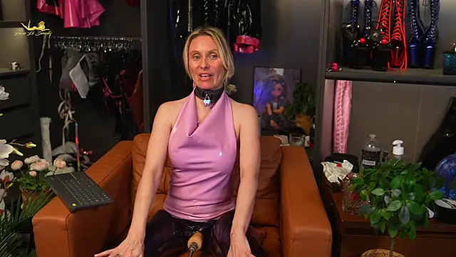 lacie le beauty online show from December 26, 8:11 pm