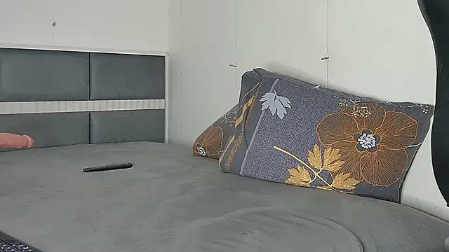 Snapshot of miatemptress69 chatting on January 16, 9:59 am miatemptress69 online show from January 16, 9:59 am