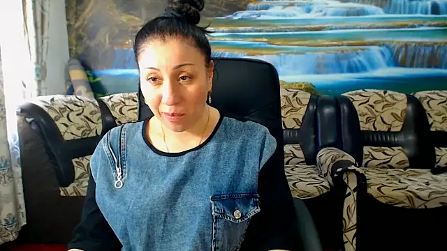 Snapshot of MoistMady chatting on March 9, 8:18 am MoistMady online show from March 9, 8:18 am