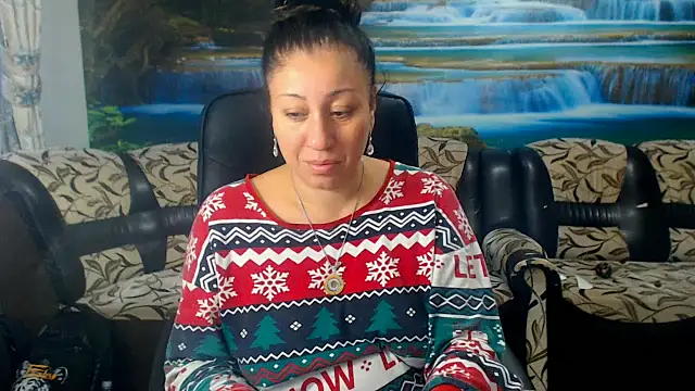 Snapshot of MoistMady chatting on October 4, 4:32 am MoistMady online show from October 4, 4:32 am