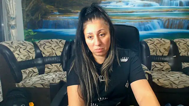 Snapshot of MoistMady chatting on October 18, 10:32 pm MoistMady online show from October 18, 10:32 pm