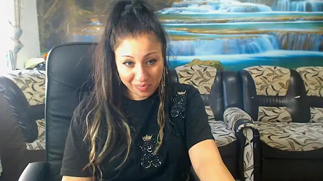 Snapshot of MoistMady chatting on November 3, 1:45 pm MoistMady online show from November 3, 1:45 pm