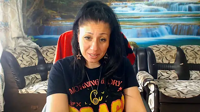 MoistMady online show from May 22, 10:10 am