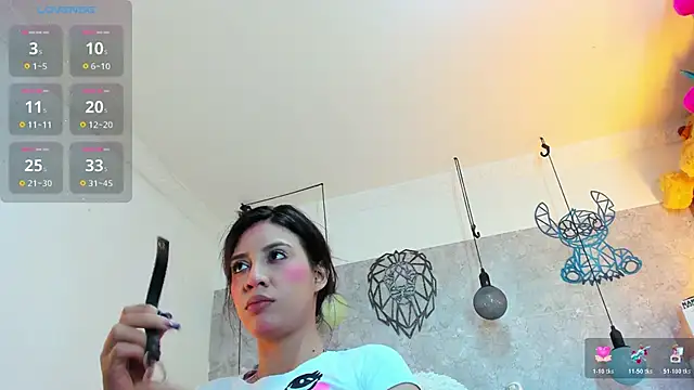 Snapshot of Rebeca_xs chatting on February 2, 8:29 pm Rebeca xs online show from February 2, 8:29 pm