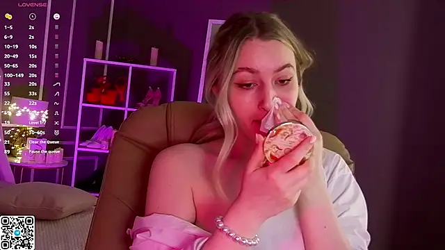 elinanortas online show from March 5, 4:13 am