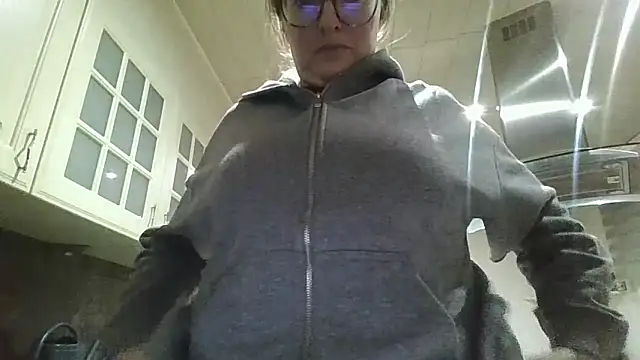 LiquidLeonie online show from March 18, 5:32 am