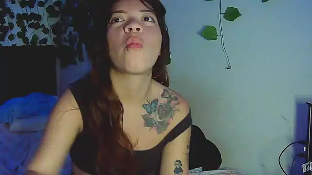 Snapshot of fresa_caliente chatting on December 2, 8:55 pm fresa caliente online show from December 2, 8:55 pm