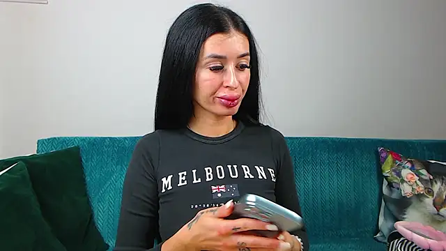 SaraDaisy online show from February 7, 5:49 pm