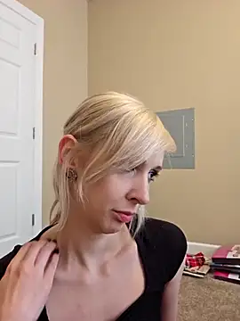 AmethystFoxx online show from September 13, 6:51 pm