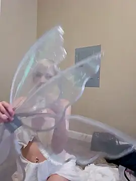 AmethystFoxx online show from October 6, 8:17 pm