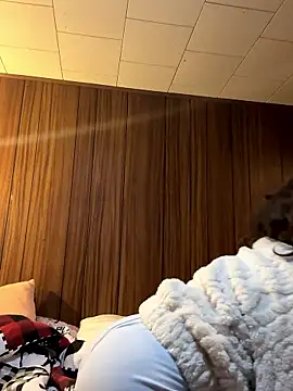 Snapshot of Mini_And_The_Bear chatting on January 13, 9:42 pm Mini And The Bear online show from January 13, 9:42 pm