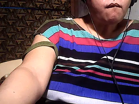 sweetsosie18 online show from January 13, 2:50 am