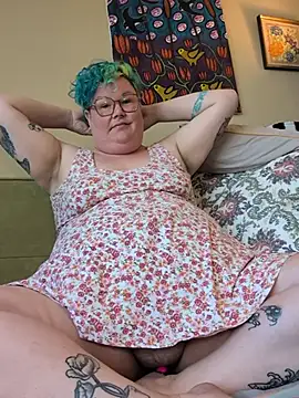 Snapshot of PotOfGreer chatting on May 21, 7:10 pm PotOfGreer online show from May 21, 7:10 pm