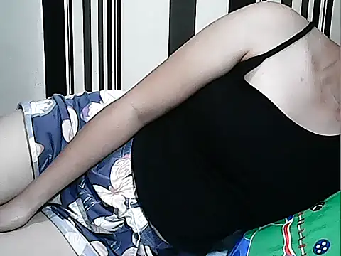 Snapshot of innocently_yours chatting on January 17, 8:44 pm innocently yours online show from January 17, 8:44 pm