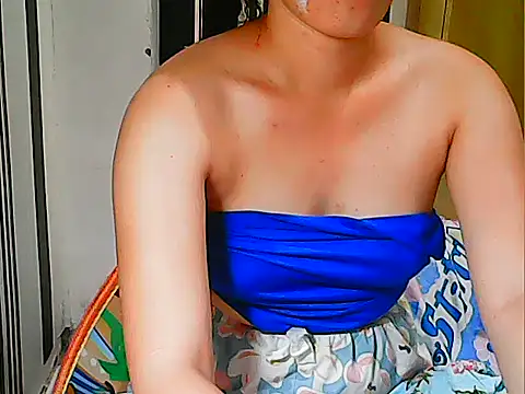 Snapshot of innocently_yours chatting on February 8, 12:39 pm innocently yours online show from February 8, 12:39 pm