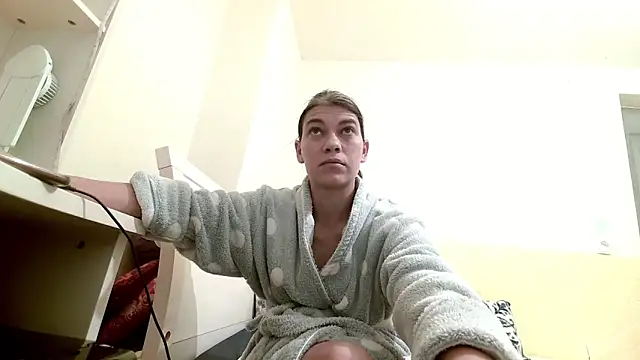 Snapshot of MercyLove chatting on December 4, 4:49 pm MercyLove online show from December 4, 4:49 pm