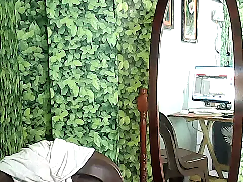 Snapshot of yummy_21xxx chatting on October 21, 12:33 am yummy 21xxx online show from October 21, 12:33 am