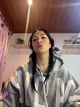 MadisonCambel online show from December 10, 1:22 pm