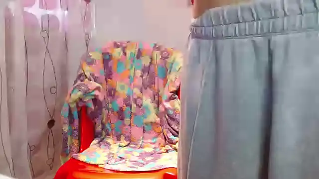 MadisonCambel online show from December 17, 2:55 pm