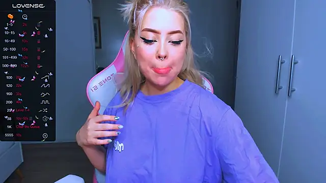 MonaLauu online show from December 9, 11:24 pm