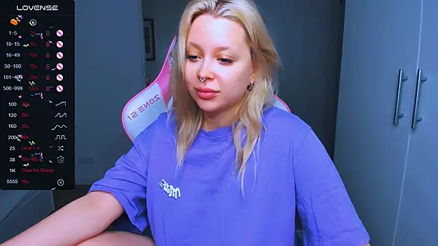 MonaLauu online show from December 22, 2:06 am