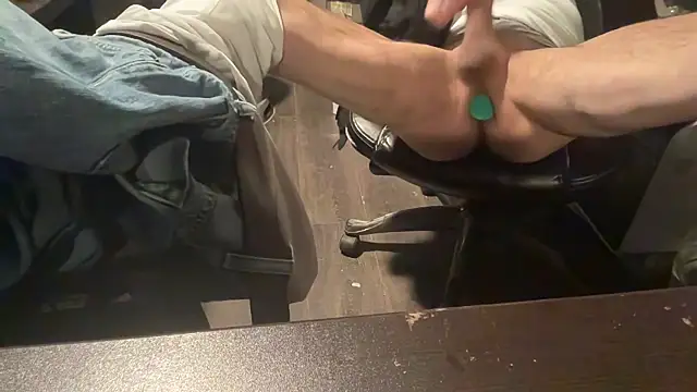 eddieeatsass online show from January 14, 8:47 pm