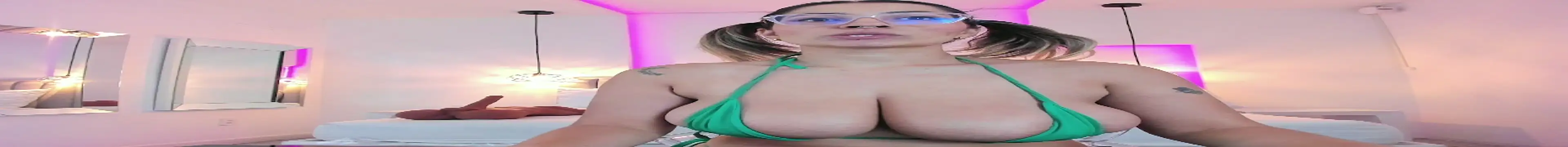 Snapshot of ValeryNova chatting on January 4, 2:04 pm ValeryNova online show from January 4, 2:04 pm