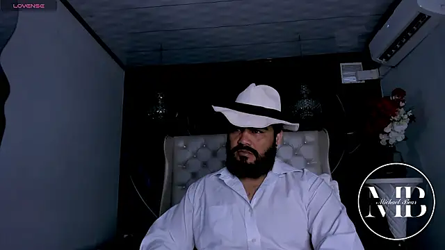 Snapshot of MichaelBear_ chatting on February 7, 12:09 pm MichaelBear online show from February 7, 12:09 pm