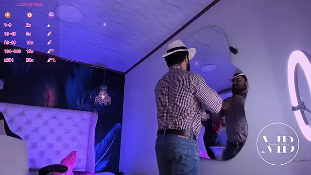 Snapshot of MichaelBear_ chatting on February 14, 1:41 pm MichaelBear online show from February 14, 1:41 pm