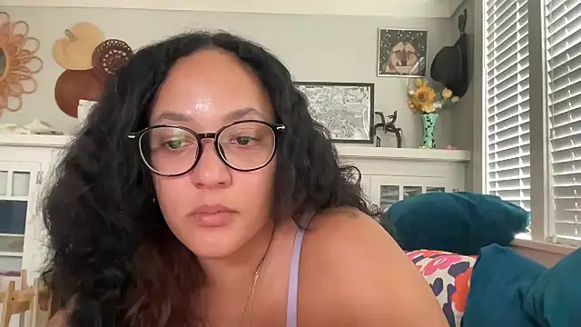 Snapshot of dreamyriri chatting on February 15, 9:44 pm dreamyriri online show from February 15, 9:44 pm