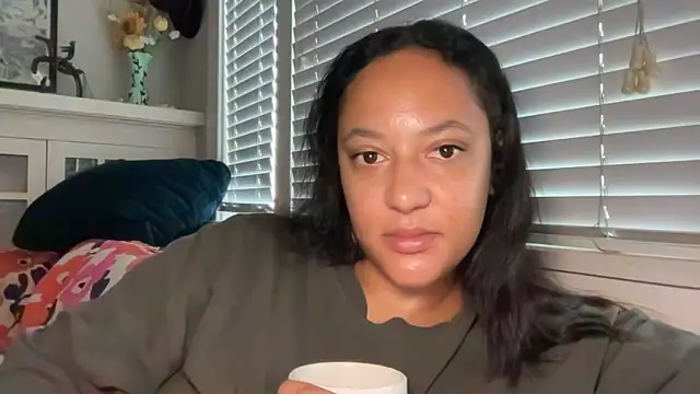 dreamyriri online show from May 20, 1:50 pm