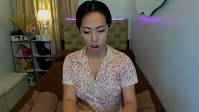 reighnempress online show from March 4, 1:45 am