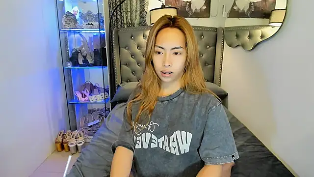 reighnempress online show from September 18, 1:18 am