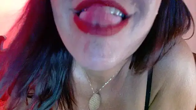 Snapshot of Linda1975 chatting on January 14, 11:20 pm Linda1975 online show from January 14, 11:20 pm