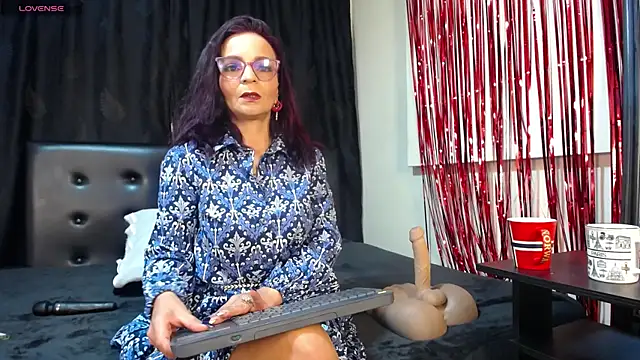 Snapshot of Miss_ellien chatting on February 24, 1:09 pm Miss ellien online show from February 24, 1:09 pm