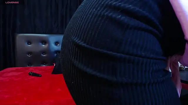 Snapshot of Miss_ellien chatting on February 26, 2:05 pm Miss ellien online show from February 26, 2:05 pm