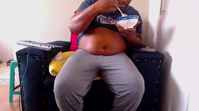 zuluboyxx online show from April 21, 6:52 am