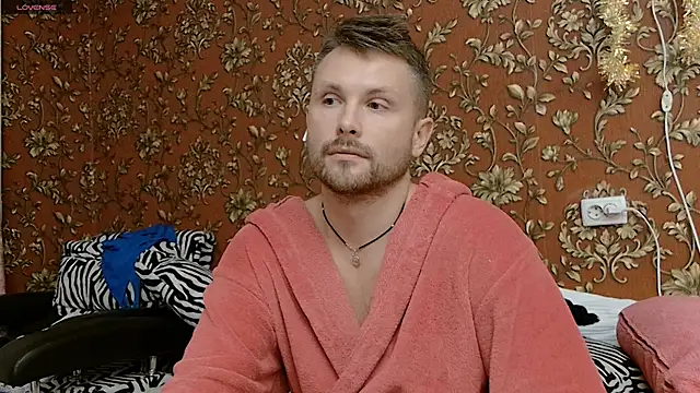 Snapshot of MartinBrandon chatting on October 12, 7:24 pm MartinBrandon online show from October 12, 7:24 pm