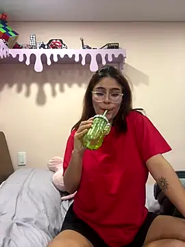 Juliana News online show from December 4, 1:47 am