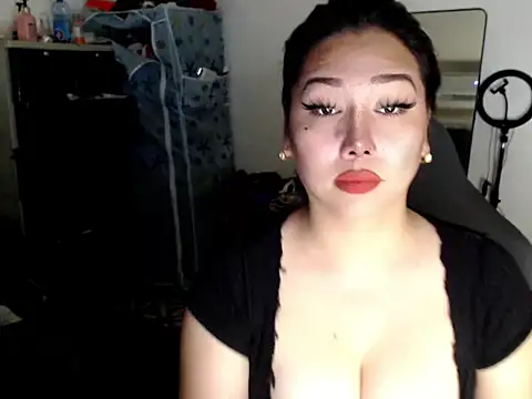 urqueendominant online show from April 7, 4:57 am