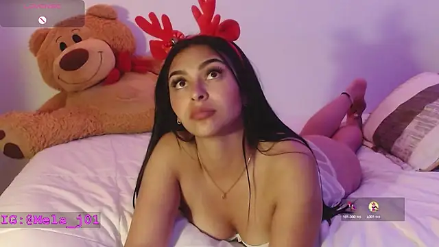 Melaniie01 online show from December 31, 1:04 am