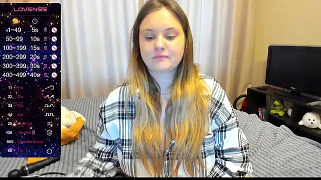 Snapshot of AlanaBrox chatting on February 12, 12:33 pm AlanaBrox online show from February 12, 12:33 pm