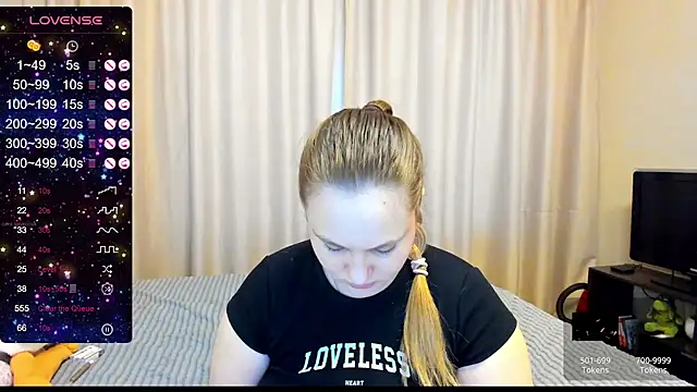 Snapshot of AlanaBrox chatting on February 13, 12:21 pm AlanaBrox online show from February 13, 12:21 pm