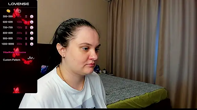 Snapshot of AlanaBrox chatting on October 28, 9:13 am AlanaBrox online show from October 28, 9:13 am