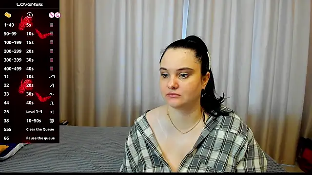 Snapshot of AlanaBrox chatting on March 3, 10:32 am AlanaBrox online show from March 3, 10:32 am